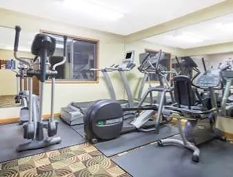 Days Inn & Suites By Wyndham Waterloo 