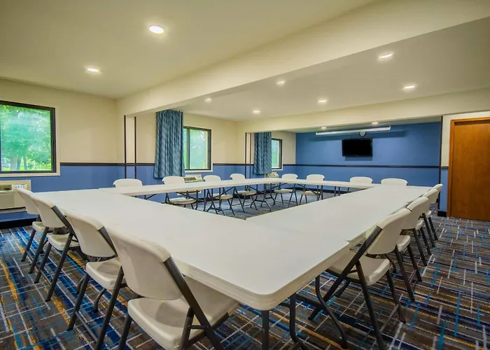 Days Inn & Suites By Wyndham Waterloo