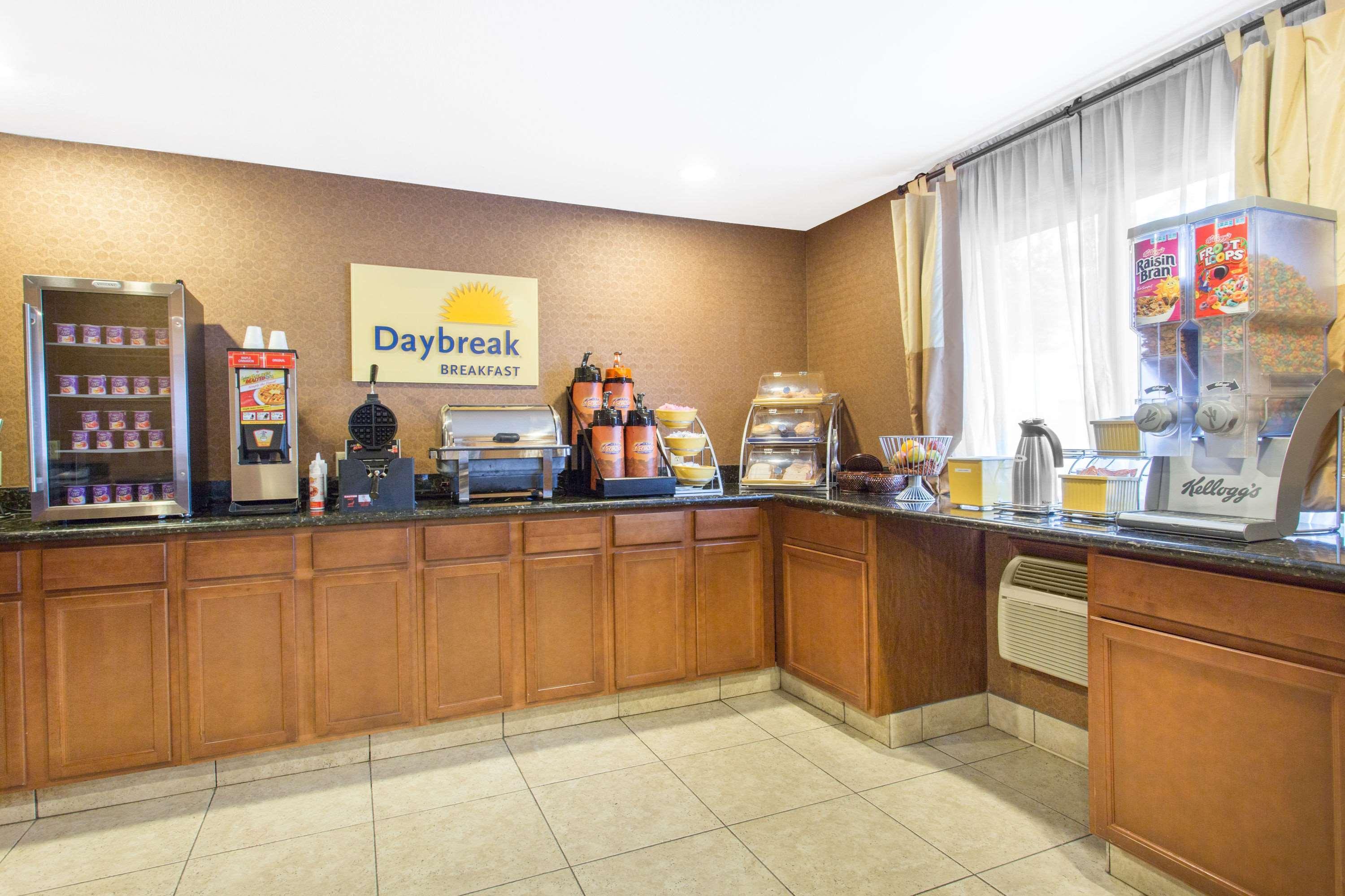 Days & By Wyndham 3*