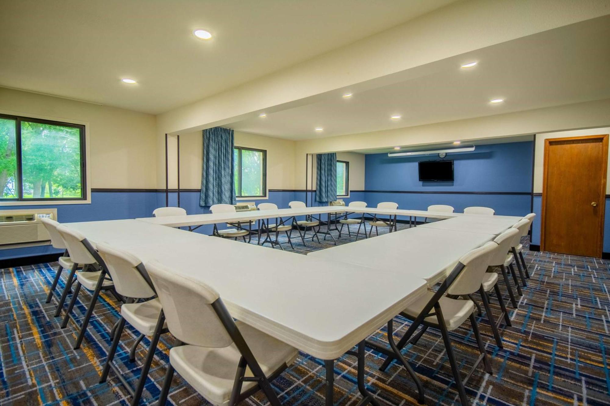 Hotel Days & By Wyndham Waterloo